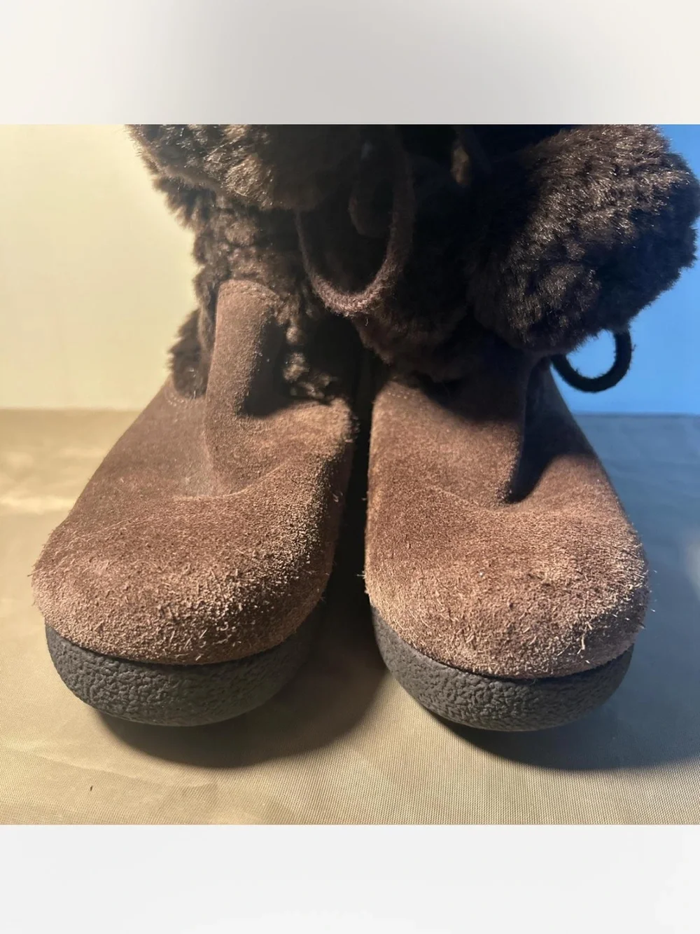 Y2K brown Pom Pom faux fur boots